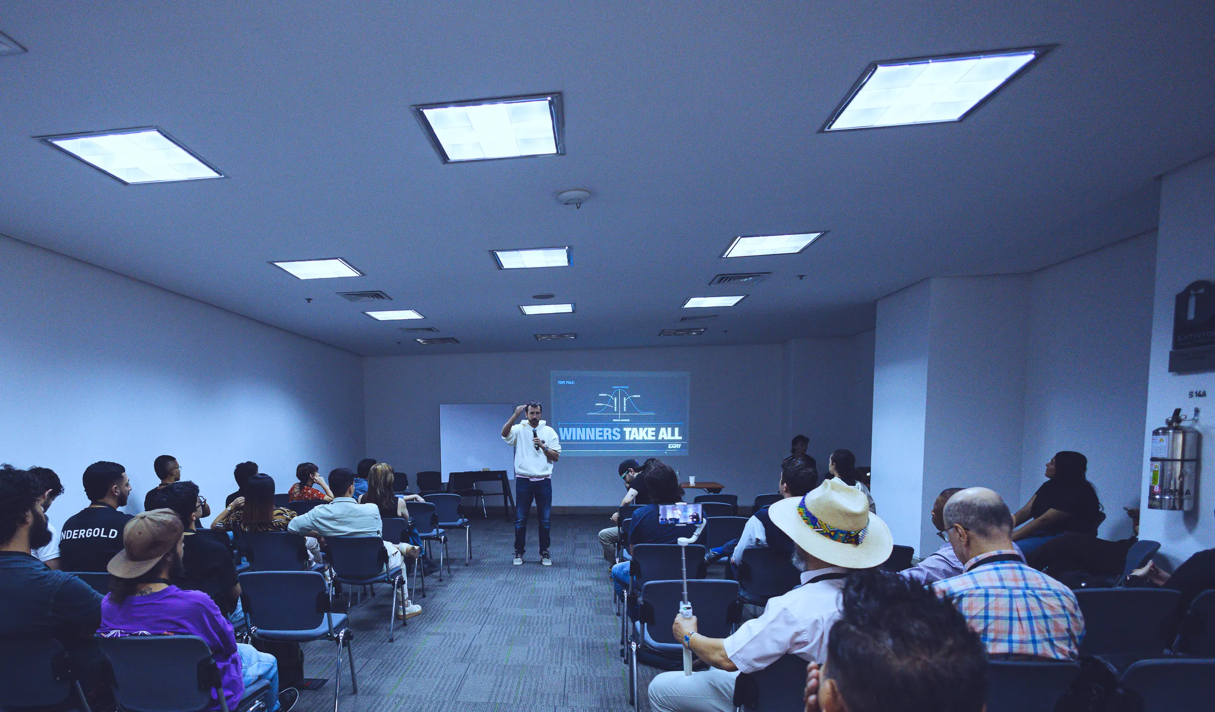 A screenshot of https://conexionsummit.com/